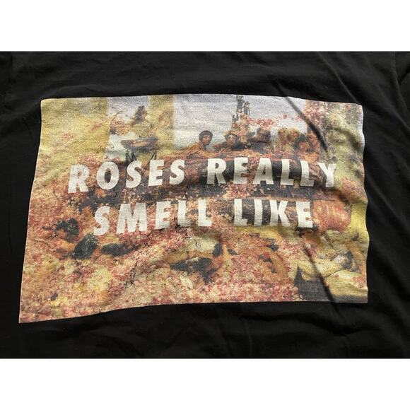 “Roses Really Smell Like” Graphic Tee – Size M - Picture 3 of 6